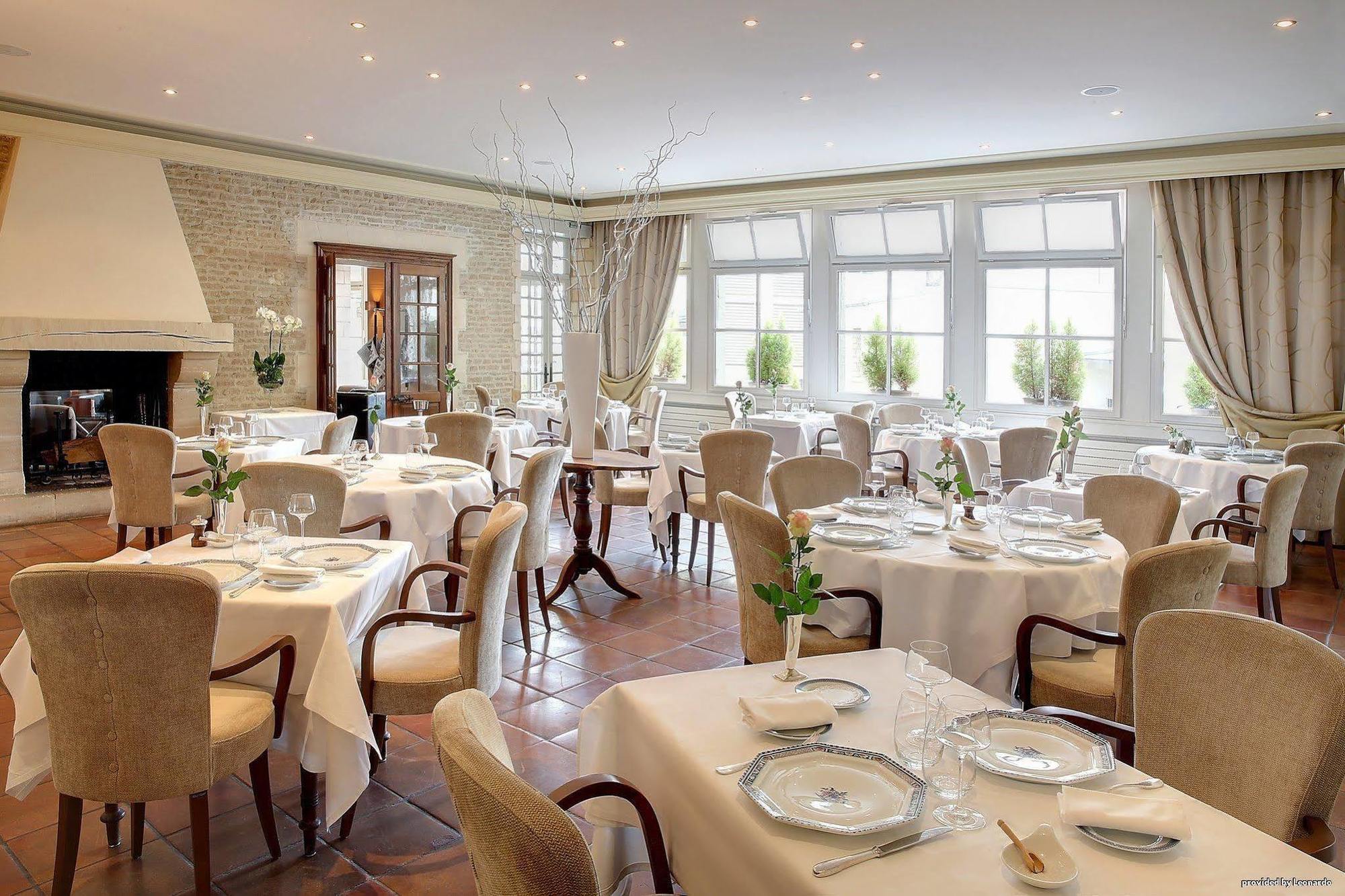 Hotel Restaurant Le Dauphin Et Le Spa Du Prieure Caen Exteriér fotografie